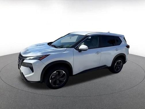 Everest White Pearl 2025 Nissan Rogue SV