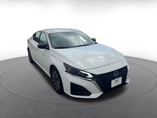 Glacier White 2025 Nissan Altima SV FWD