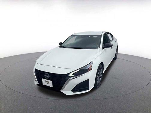 Glacier White 2025 Nissan Altima SV FWD