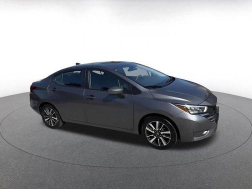 Gun Metallic 2025 Nissan Versa 1.6 SV