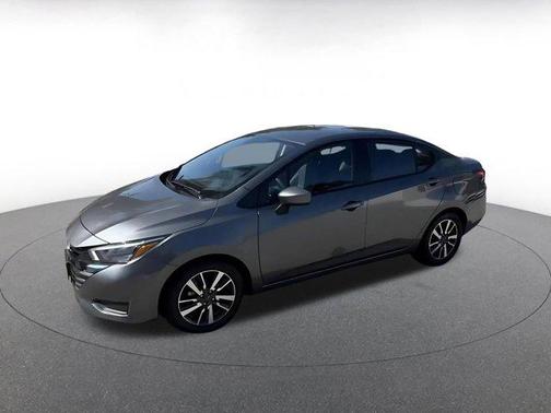 Gun Metallic 2025 Nissan Versa 1.6 SV