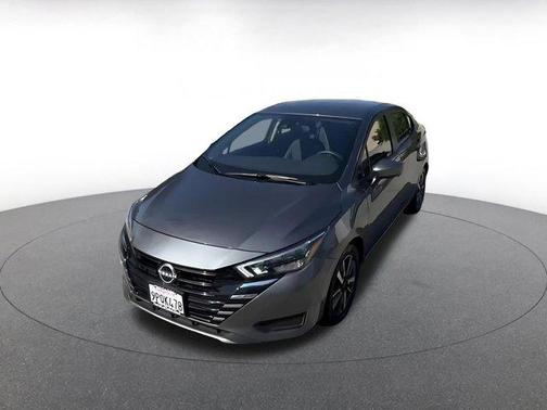 Gun Metallic 2025 Nissan Versa 1.6 SV