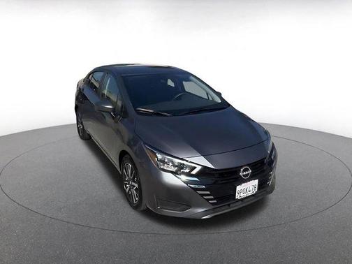 Gun Metallic 2025 Nissan Versa 1.6 SV