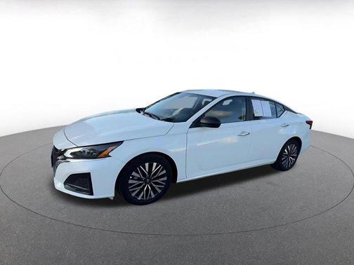 2025 Nissan Altima SV FWD