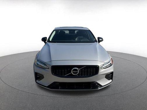 2024 Volvo S60 B5 Core Dark Theme