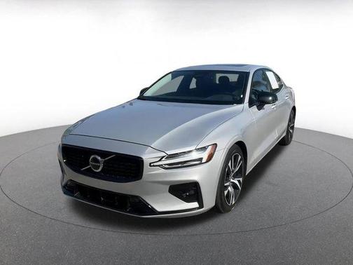 2024 Volvo S60 B5 Core Dark Theme