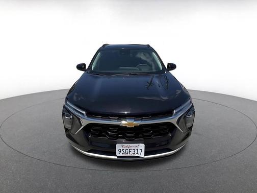 Mosaic Black Metallic 2025 Chevrolet Trax LT