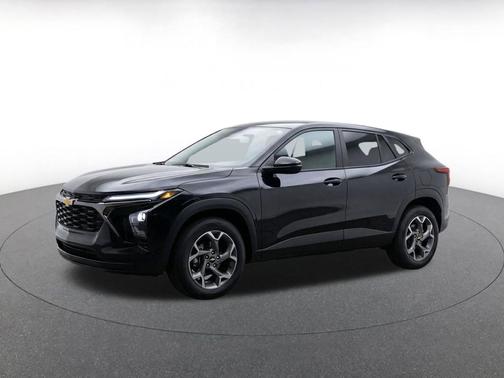 Mosaic Black Metallic 2025 Chevrolet Trax LT