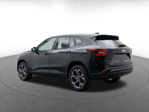 Mosaic Black Metallic 2025 Chevrolet Trax LT