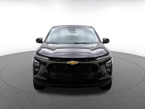Mosaic Black Metallic 2025 Chevrolet Trax LT