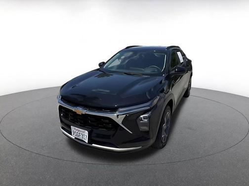 Mosaic Black Metallic 2025 Chevrolet Trax LT
