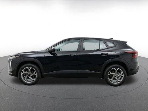 Mosaic Black Metallic 2025 Chevrolet Trax LT