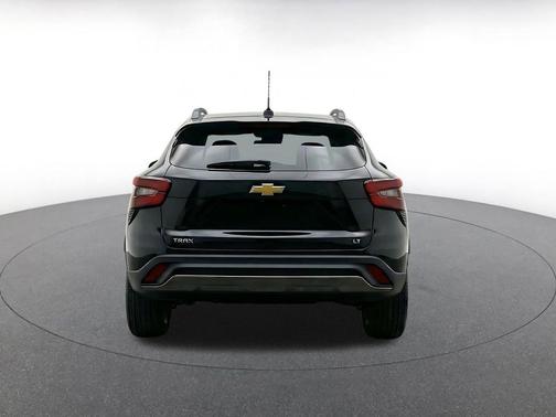 Mosaic Black Metallic 2025 Chevrolet Trax LT