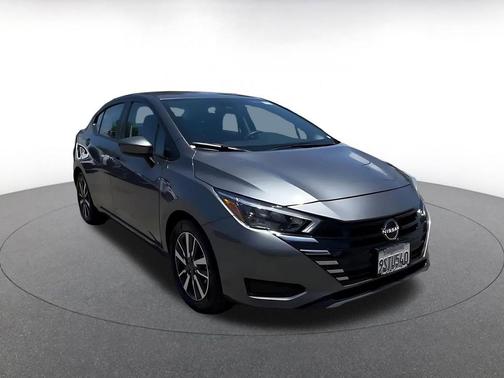 Gun Metallic 2025 Nissan Versa 1.6 SV