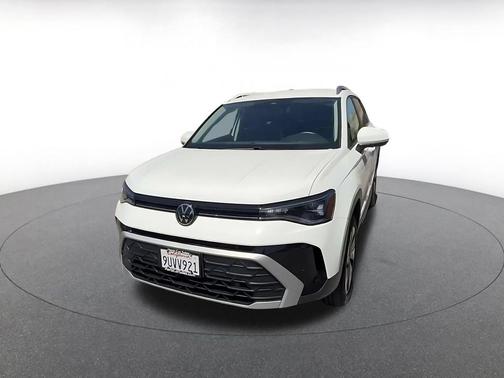 Pure White 2026 Volkswagen Taos SE