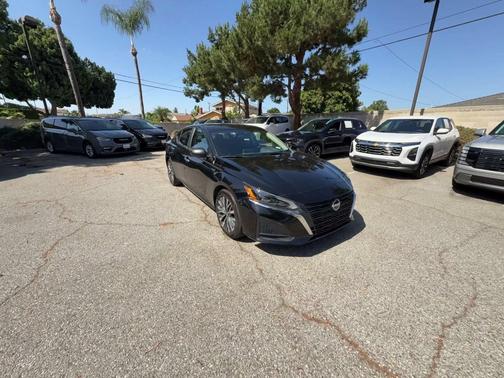 Super Black 2025 Nissan Altima SV FWD