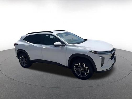 Summit White 2025 Chevrolet Trax LT