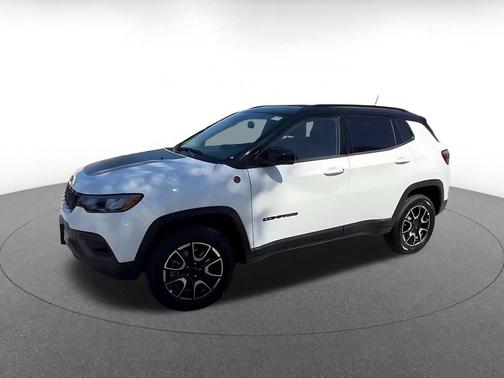 Bright White Clearcoat 2025 Jeep Compass Trailhawk