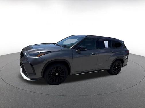 Gray 2025 Toyota Highlander XSE