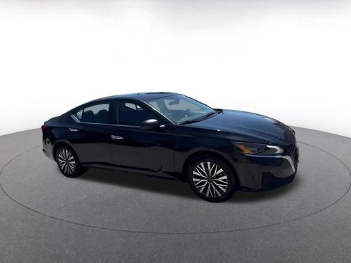 Super Black 2025 Nissan Altima SV FWD