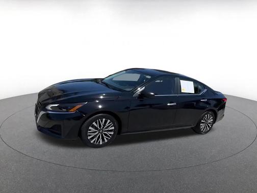 Super Black 2025 Nissan Altima SV FWD