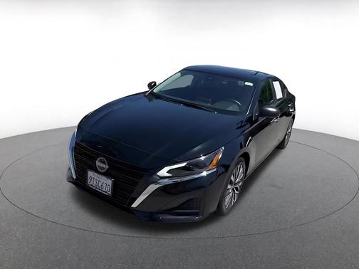 Super Black 2025 Nissan Altima SV FWD