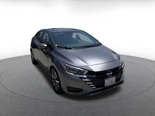 Gun Metallic 2025 Nissan Versa 1.6 SV