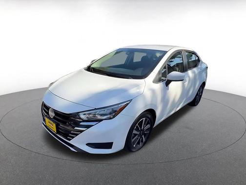 Aspen White Tricoat 2025 Nissan Versa 1.6 SV