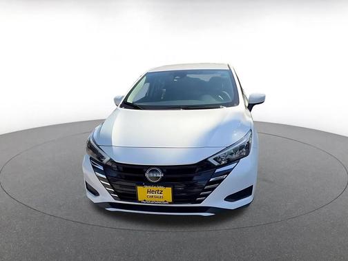 Aspen White Tricoat 2025 Nissan Versa 1.6 SV