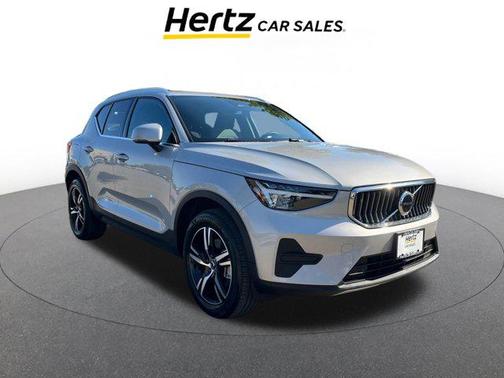 2024 Volvo XC40 CORE