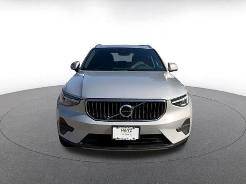 2024 Volvo XC40 CORE