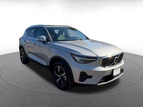 2024 Volvo XC40 CORE