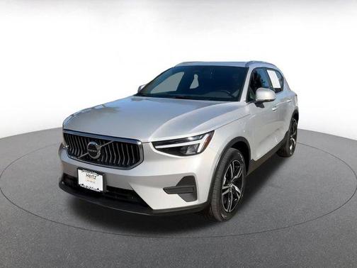2024 Volvo XC40 CORE