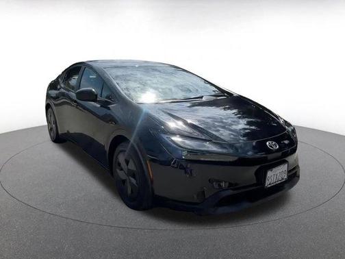 2025 Toyota Prius LE