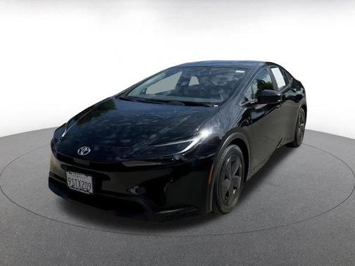 2025 Toyota Prius LE