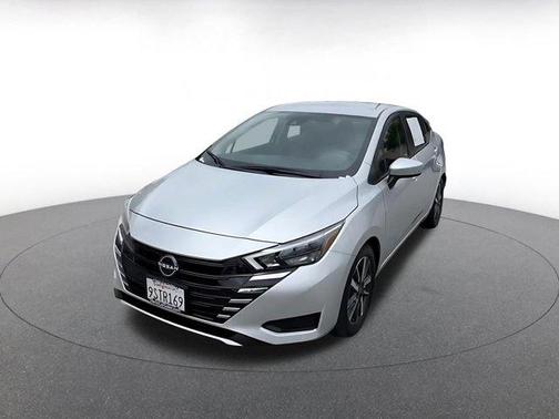 Brilliant Silver Metallic 2025 Nissan Versa 1.6 SV