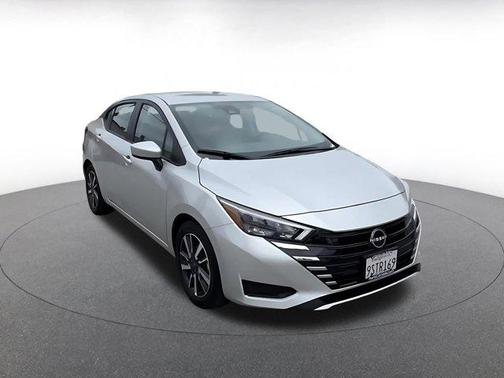 Brilliant Silver Metallic 2025 Nissan Versa 1.6 SV