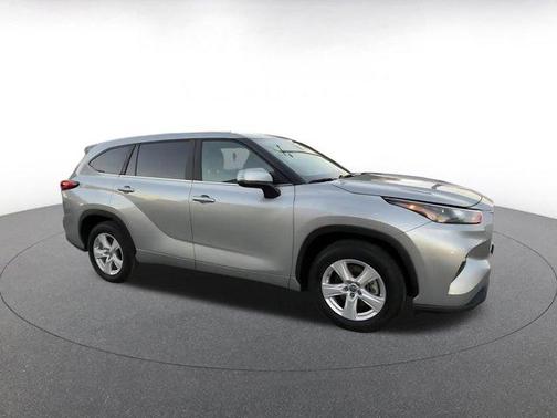 2025 Toyota Highlander LE