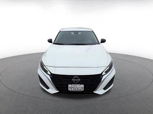 Glacier White 2025 Nissan Altima SV FWD