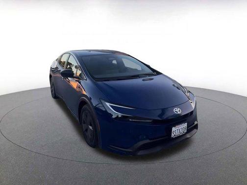 2025 Toyota Prius LE