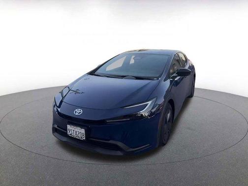 2025 Toyota Prius LE