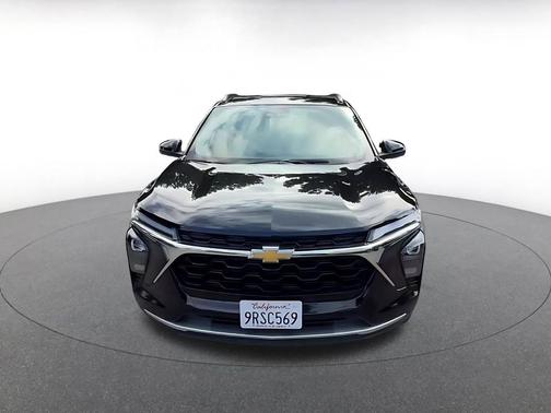Mosaic Black Metallic 2025 Chevrolet Trax LT