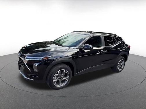 Mosaic Black Metallic 2025 Chevrolet Trax LT