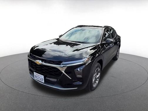 Mosaic Black Metallic 2025 Chevrolet Trax LT