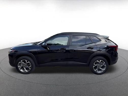 Mosaic Black Metallic 2025 Chevrolet Trax LT