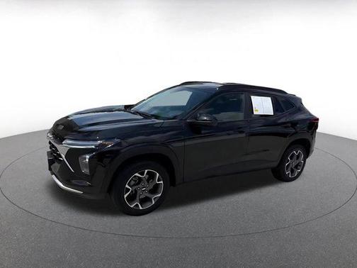 Mosaic Black Metallic 2025 Chevrolet Trax LT