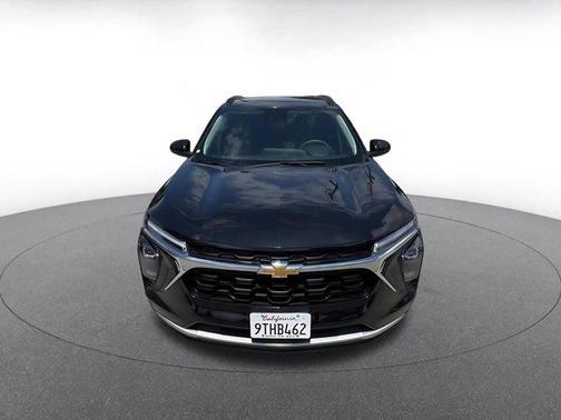 Mosaic Black Metallic 2025 Chevrolet Trax LT