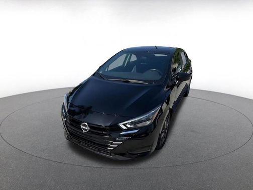 Super Black 2025 Nissan Versa 1.6 SV