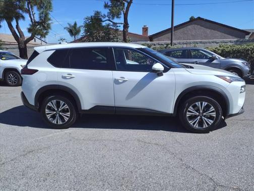 Photo 3 of 31 of 2021 Nissan Rogue SV