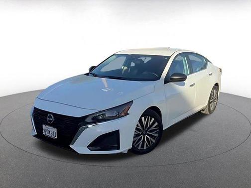 2025 Nissan Altima SV FWD